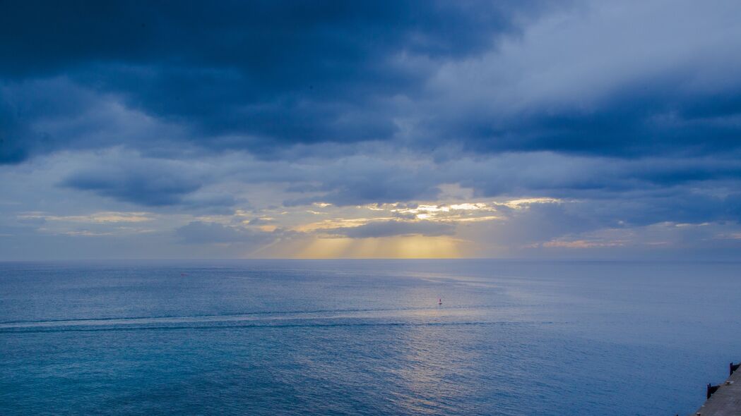 海云天美景，高清4K蓝色阳光壁纸，3840x2160分辨率，免费下载