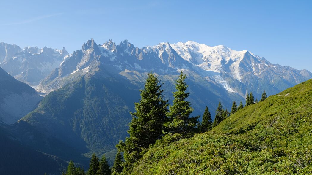 4K高清壁纸，树木繁茂斜坡，壮丽山脉岩石，3840x2160风景美图下载