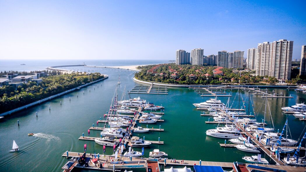 高清游艇海湾码头海洋4K壁纸，3840x2160超高清背景图片，免费下载