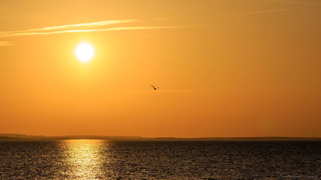 大海与地平线交融，太阳照耀自然之美——精选4K高清风景壁纸，3840x2160超清下载