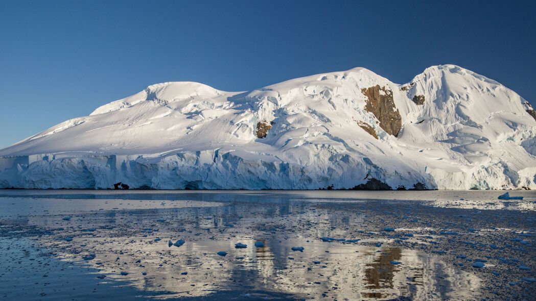 冰山雪景4K超清壁纸，海天一色，3840x2160高清下载