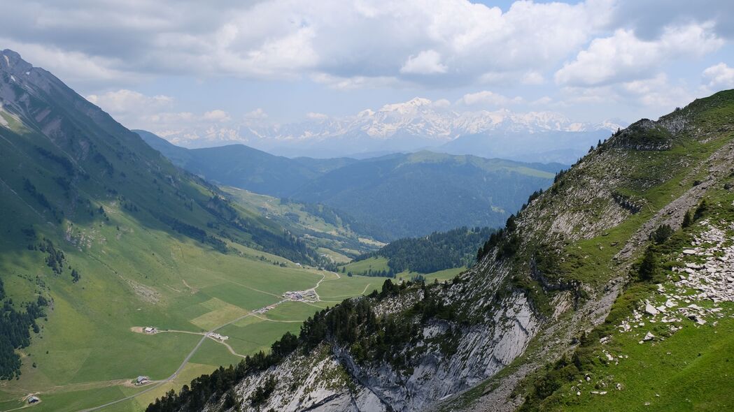 绝美山谷斜坡山脉风景，超清4K壁纸，3840x2160高清大图免费下载