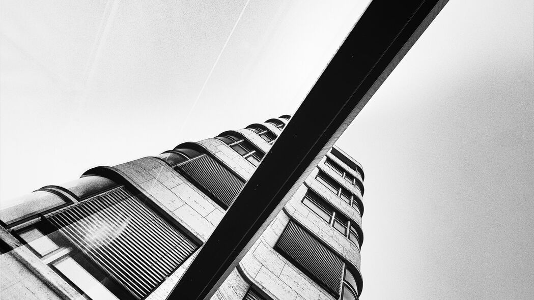 建筑仰视图立面黑白风格，超清4K壁纸，3840x2160分辨率，高清背景图片下载