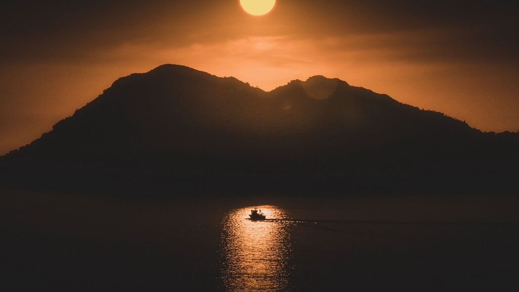 海船山月，梦幻夜景4K壁纸，超清3840x2160分辨率，免费下载