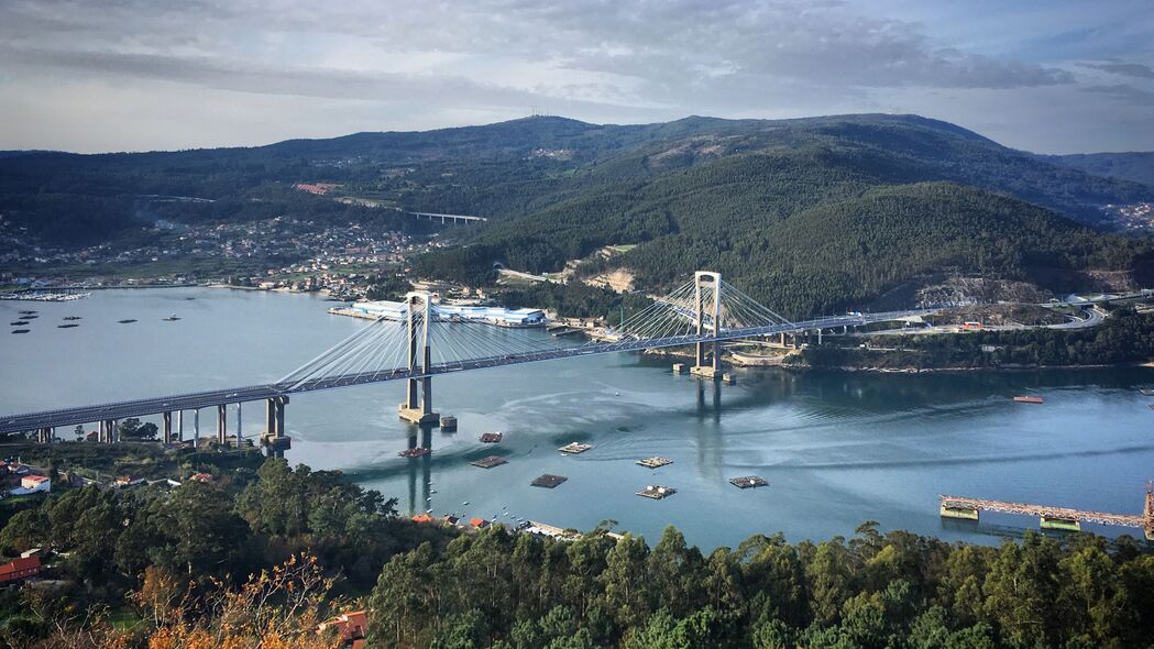 高清4K桥梁河流丘陵山脉树木风景壁纸，3840x2160分辨率免费下载