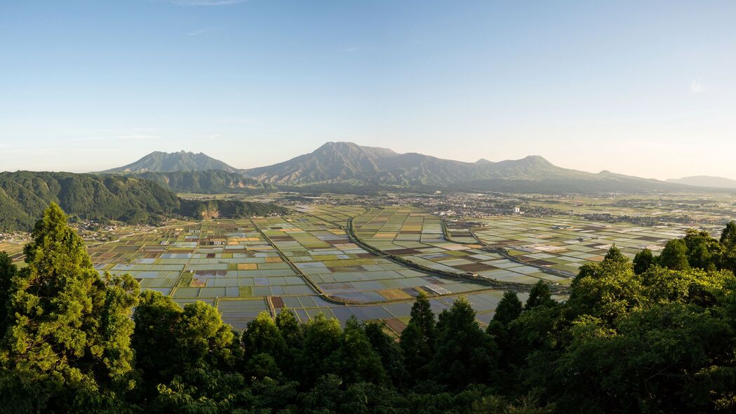 山脉田野交织之美，4K超清自然风景壁纸，3840x2160高清下载