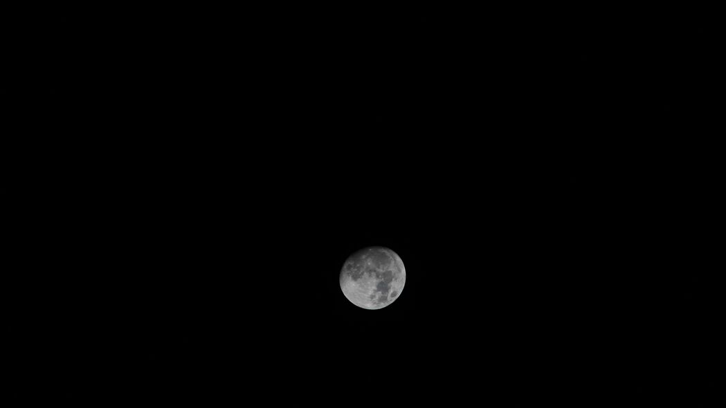 极简之夜，满月辉映黑暗，4K高清壁纸（3840x2160）下载
