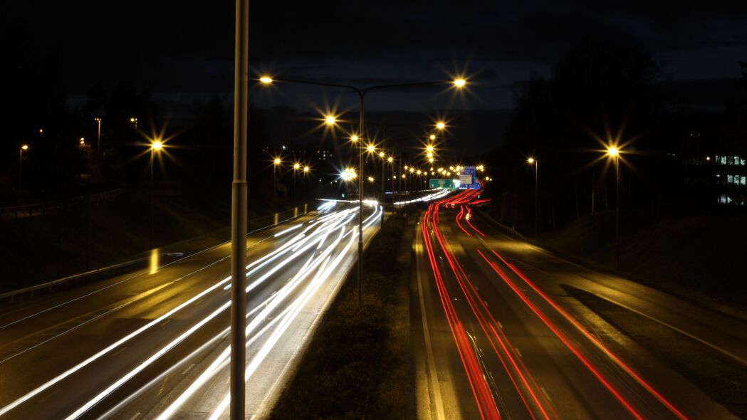 道路灯笼璀璨夜景，冰柜灯点缀，高清4K壁纸3840x2160下载