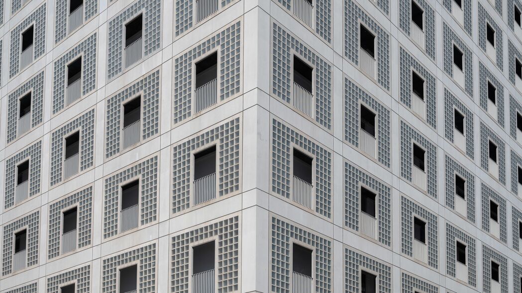 绝美建筑边缘窗户4K壁纸，高清3840x2160背景图片，一键下载