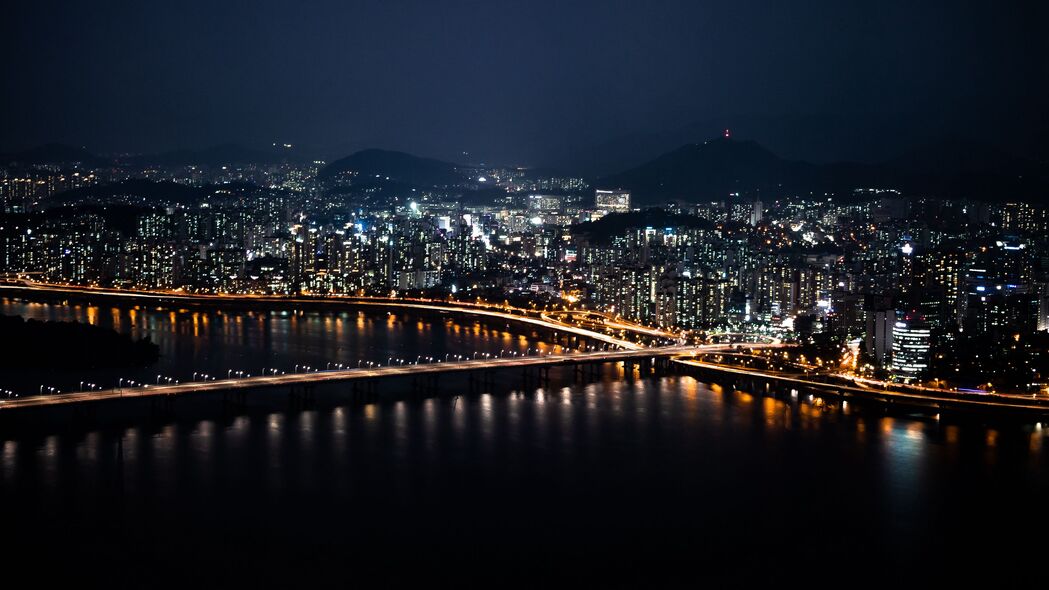 夜晚城市道路建筑灯光美景，4K超清壁纸下载（3840x2160高清分辨率）