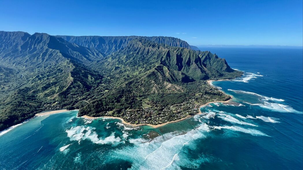 绝美海岸岛屿鸟瞰，泡沫翻涌大海风情，高清4K自然风景壁纸3840x2160免费下载