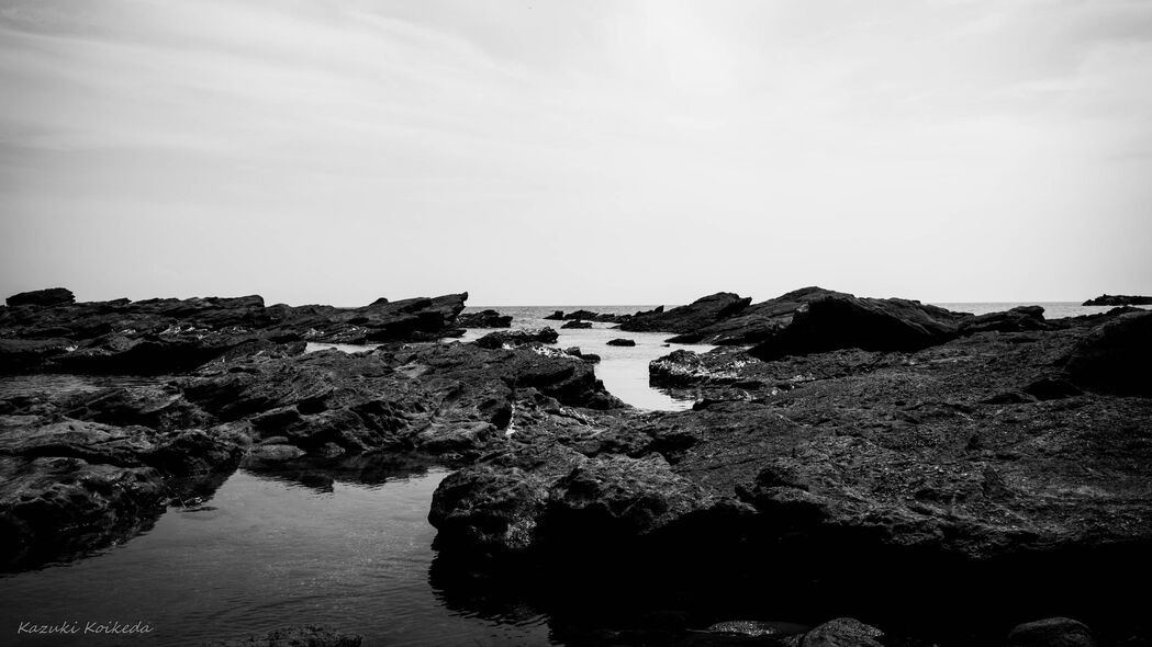 珊瑚礁黑白风景，石头点缀大海，4K超高清壁纸3840x2160下载