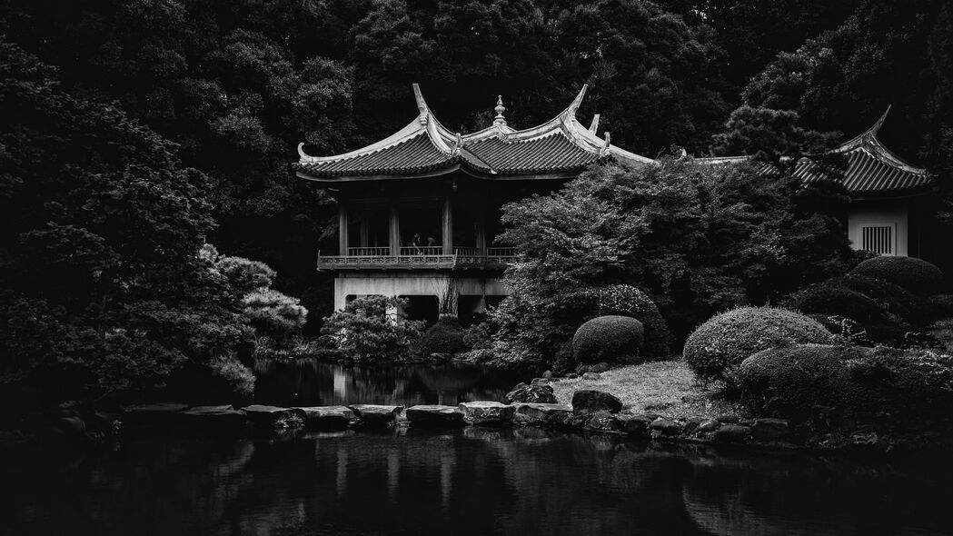 日本自然美景，宝塔、树木与池塘，4K超清壁纸（3840x2160）免费下载