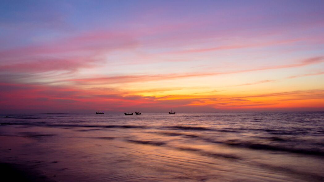 海船驰骋地平线，绝美天空自然画卷——4K高清壁纸，3840x2160分辨率畅享下载