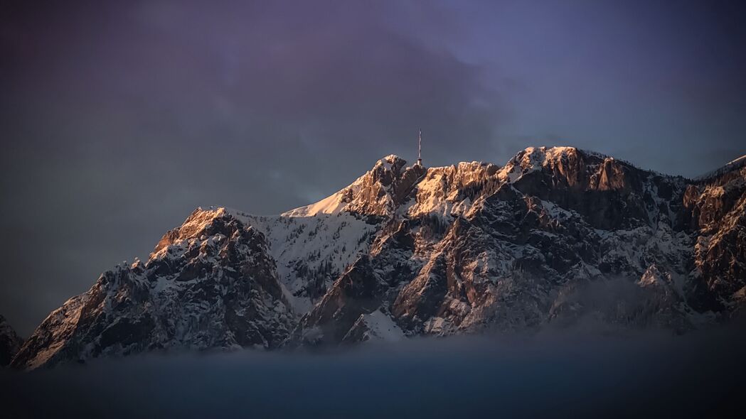 山脉雪塔浮雕景观，云端美景4K壁纸，高清3840x2160风景图片下载
