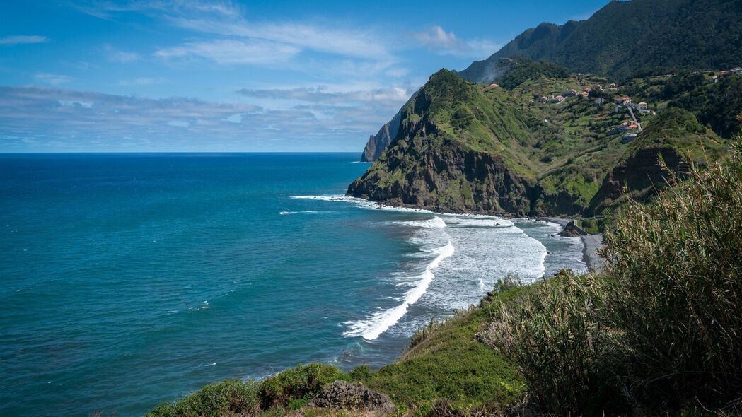 岩石海岸波浪泡沫，绝美海景4K壁纸，高清3840x2160下载