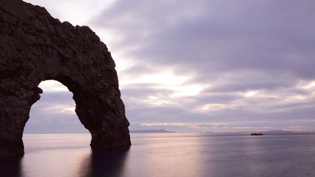 绝美岩石拱门海景，地平线交汇处的4K超清壁纸，3840x2160高清下载