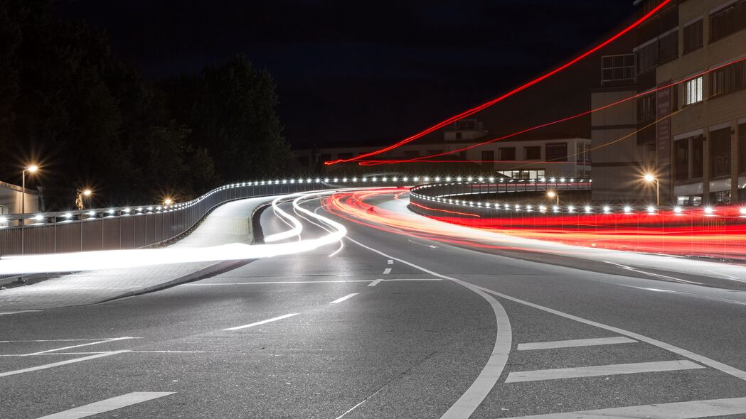 夜间道路沥青灯光美景，冰柜灯点缀，4K超清壁纸，3840x2160高清背景图片下载