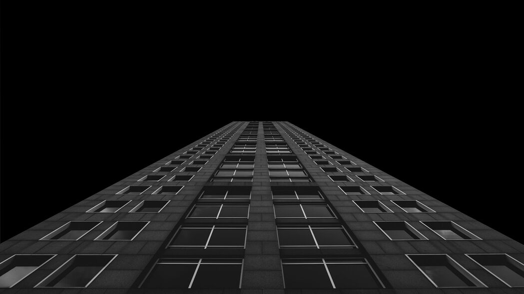深色建筑窗户仰视图，4K高清壁纸，3840x2160分辨率，免费下载
