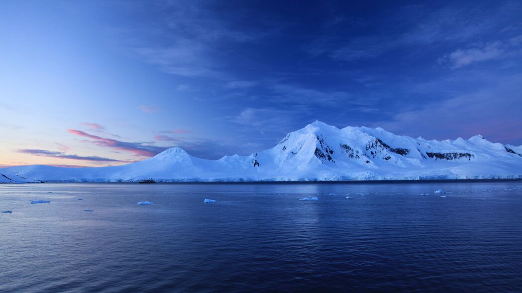 冰山雪山海景4K超高清壁纸，3840x2160精美风景图片，免费下载！