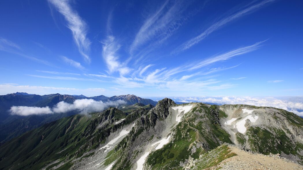 自然风景4K超高清壁纸，山峦浮雕、斜坡天空美景，3840x2160分辨率，免费下载