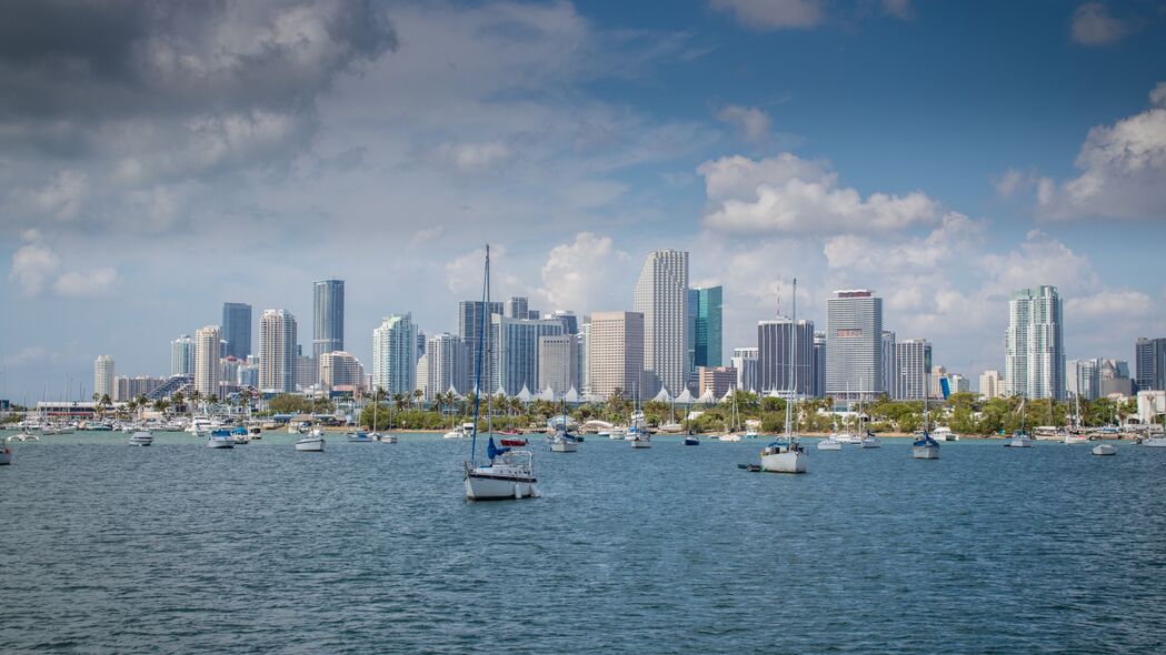 探索海船与城市建筑之美，4K超高清3840x2160风景壁纸下载