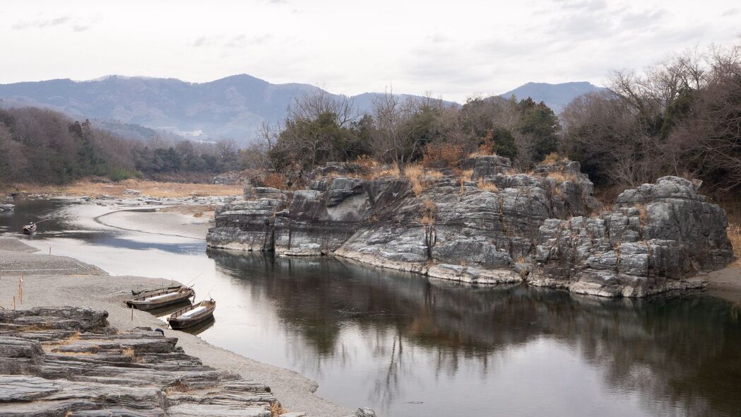 自然之美，4K高清壁纸，河流、石头、灌木与山脉的绝美风景