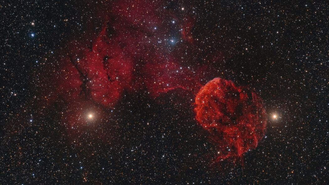 星系辉光，恒星璀璨，深色红色4K空间壁纸，超清3840x2160背景图片下载