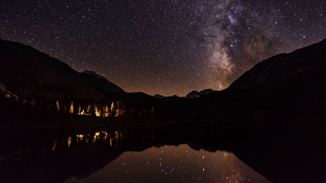 湖泊映月，山脉静谧，星空璀璨，高清4K深色夜晚壁纸，3840x2160超清下载