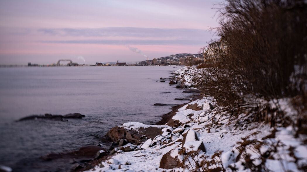 海岸雪景4K高清壁纸，自然之美，3840x2160超清画质，免费下载