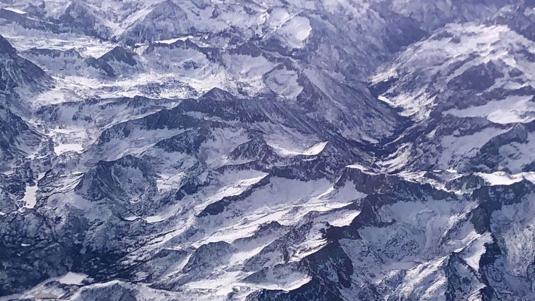 山脉浮雕雪景鸟瞰，绝美4K壁纸，高清3840x2160风景图片下载