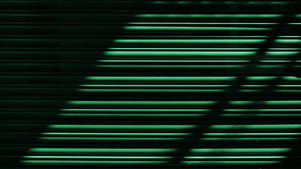 4K深色绿色线条条纹阴影壁纸，3840x2160高清背景图片下载