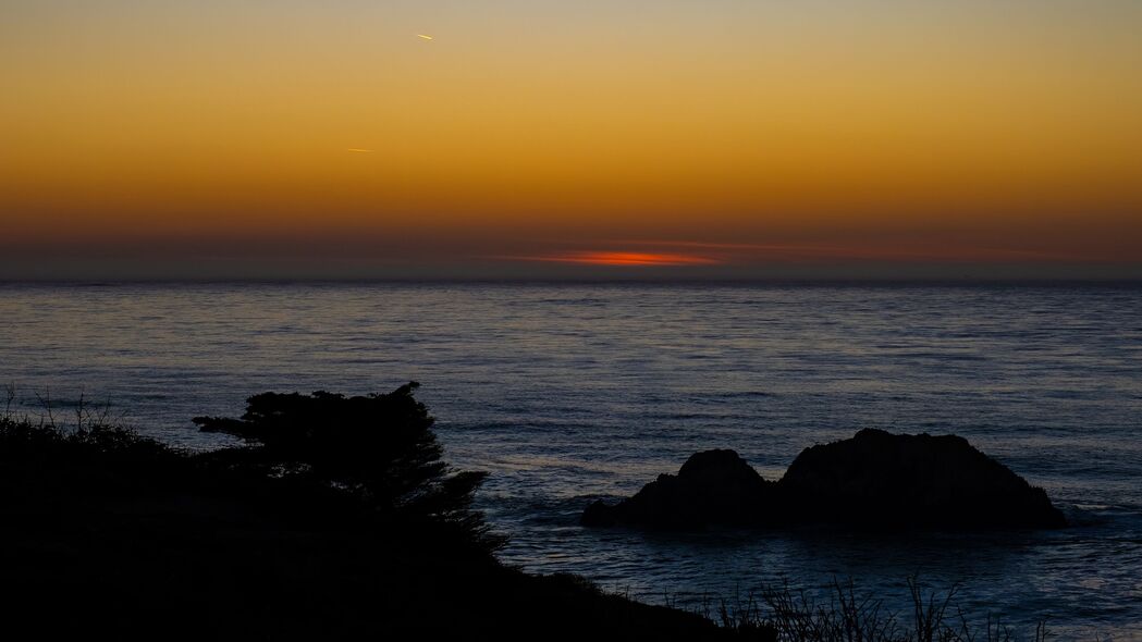 大海石头日落，绝美地平线4K壁纸，深色高清3840x2160背景图片下载