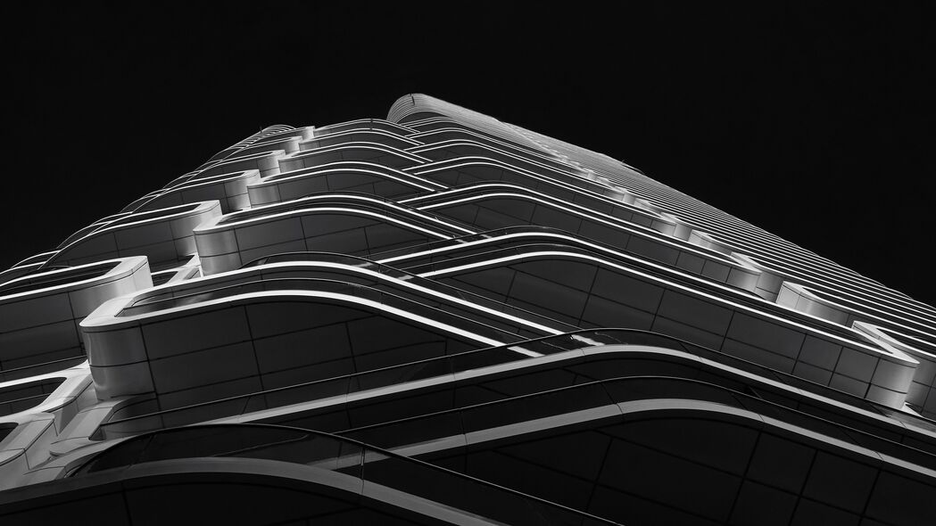 建筑边缘仰视图，黑白4K超高清壁纸，3840x2160分辨率，精美背景图片免费下载