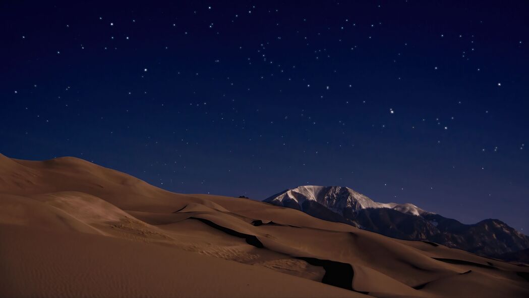 沙漠沙丘之夜，星空璀璨，4K高清壁纸，3840x2160超清下载