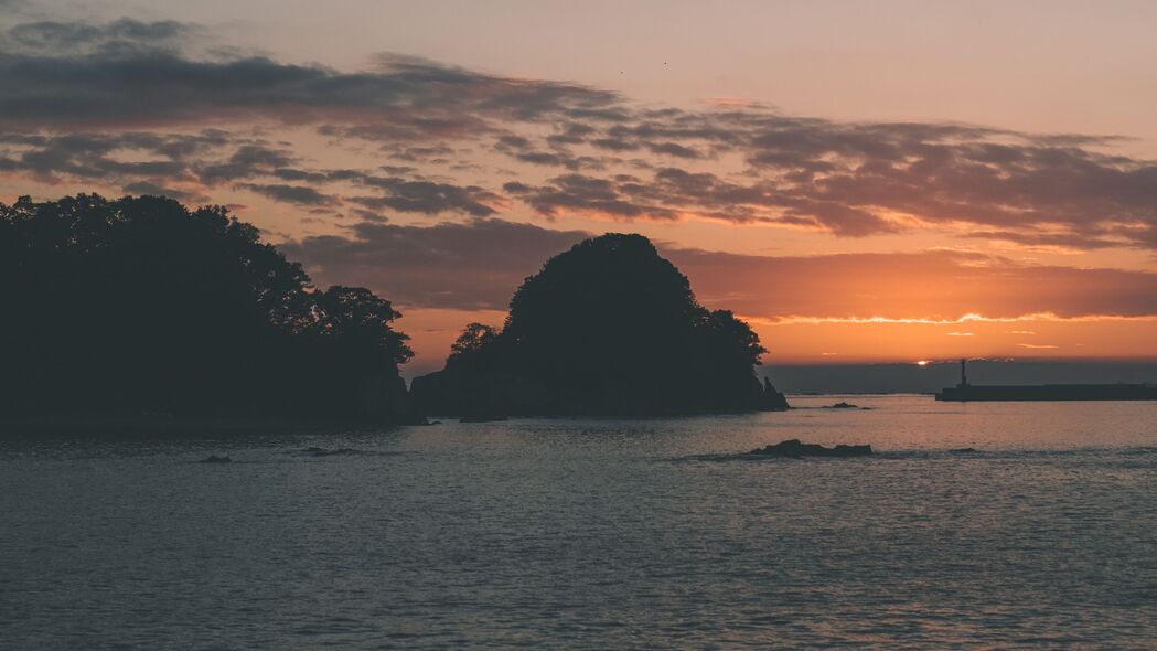 绝美黄昏剪影，大海岛屿树木，4K高清壁纸3840x2160，免费下载