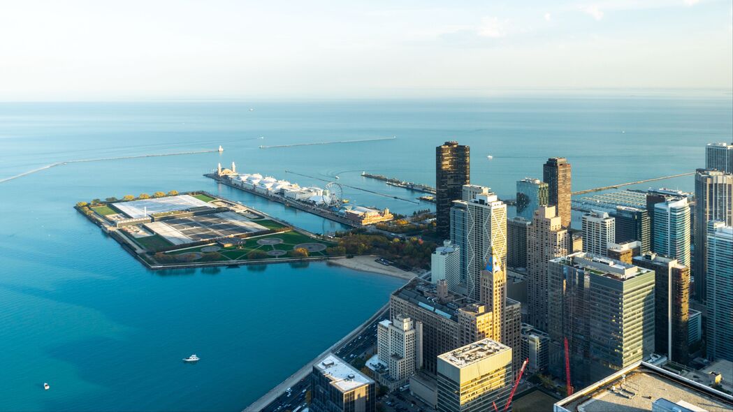 摩天大楼俯瞰，城市码头海景鸟瞰图，超清4K壁纸（3840x2160）免费下载