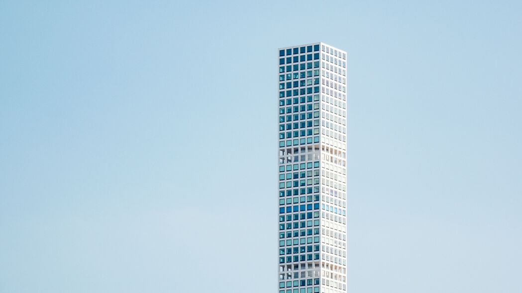 极简建筑立面，窗户与天空交融，4K高清壁纸（3840x2160）免费下载