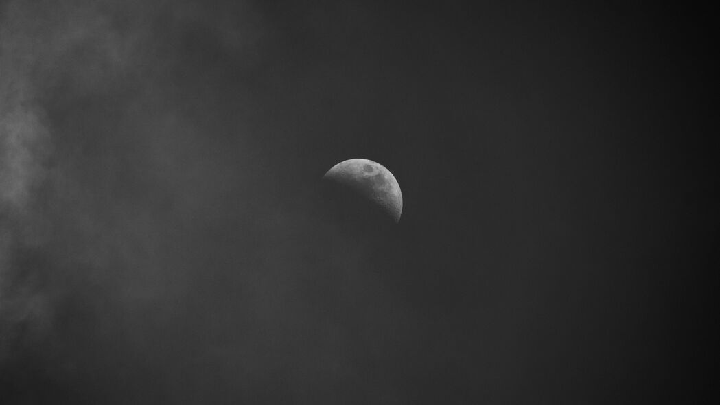 高清月亮云夜，深灰天空4K壁纸，3840x2160超清背景图片下载