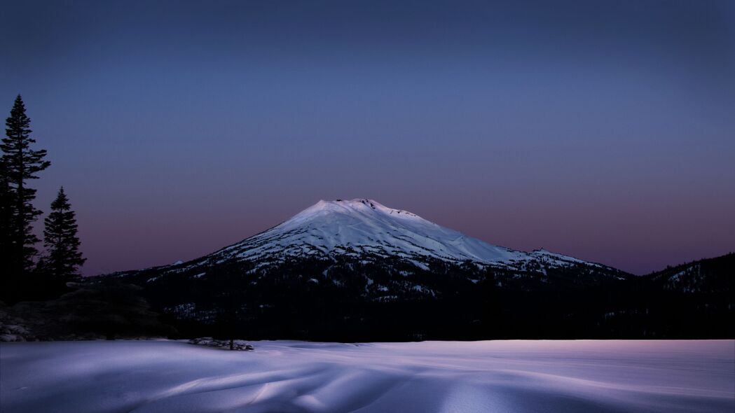 火山雪夜，黑暗冬林，绝美4K壁纸，3840x2160高清下载