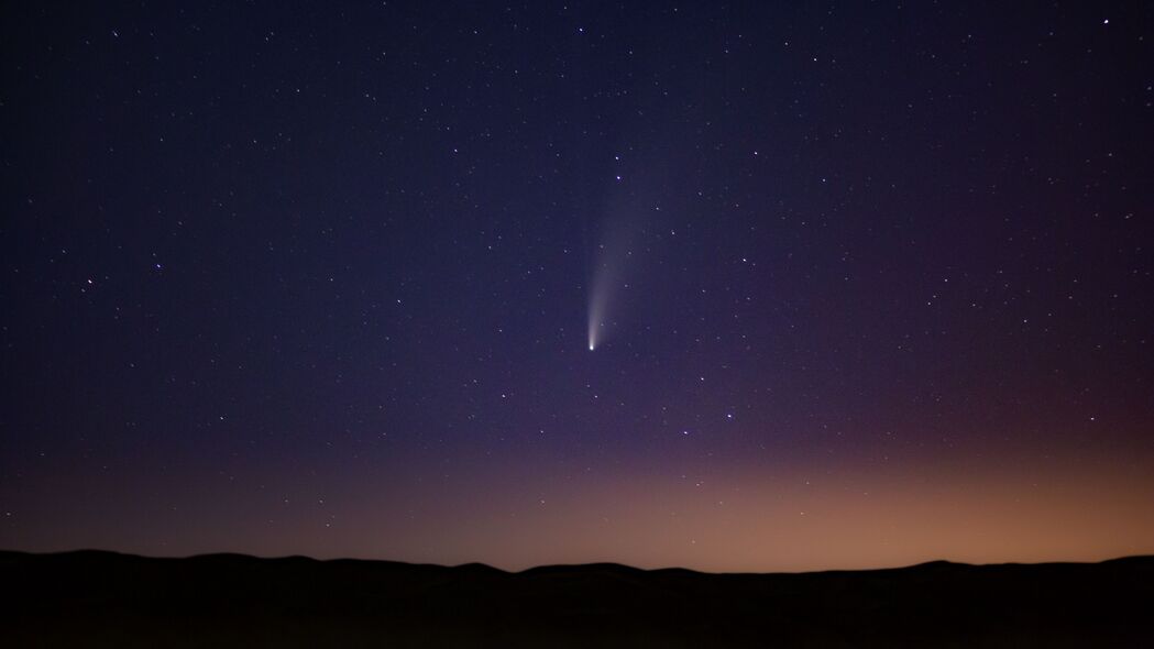 璀璨星空，彗星闪耀4K夜间壁纸，高清3840x2160背景图片下载