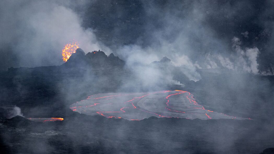 火山熔岩喷发的壮观景象，高清4K壁纸下载，3840x2160分辨率