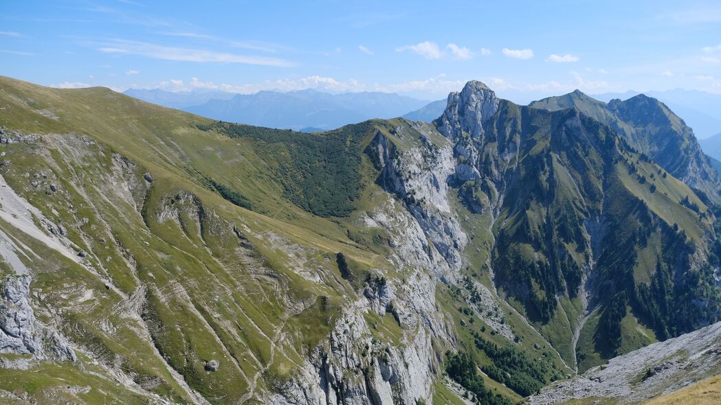 自然山脉斜坡绝美景观，高清4K绿色壁纸，3840x2160超高清下载