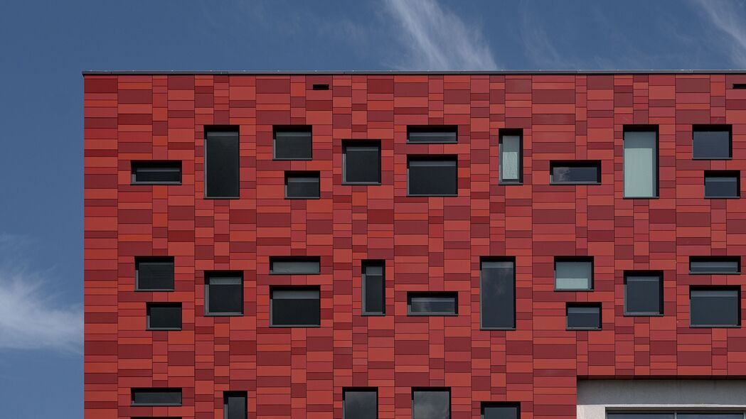 建筑砖窗立面高清壁纸，4K超清3840x2160，精美背景图片免费下载
