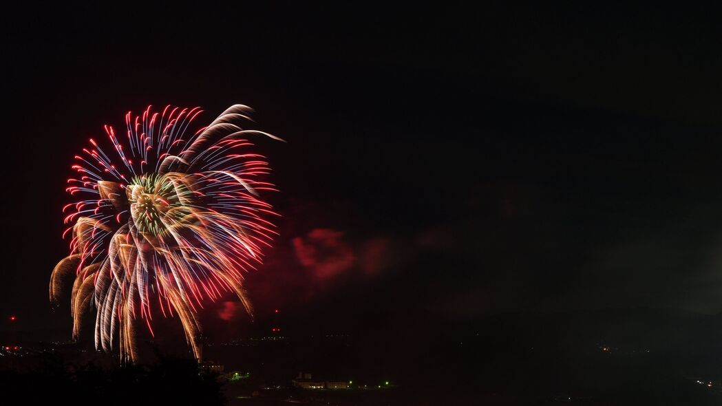 绝美烟花绽放，点亮黑暗夜空，超清4K壁纸，3840x2160高清下载