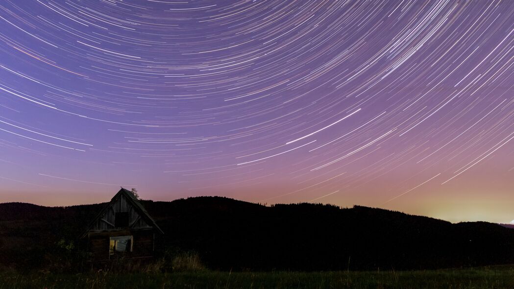 星空剪影下的房子，冰柜灯点缀，夜间高清4K壁纸，3840x2160分辨率背景图片下载