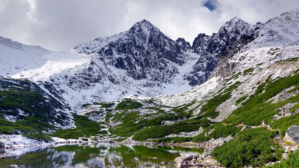 绝美山湖雪景，4K高清壁纸，自然山谷景观，3840x2160超清下载