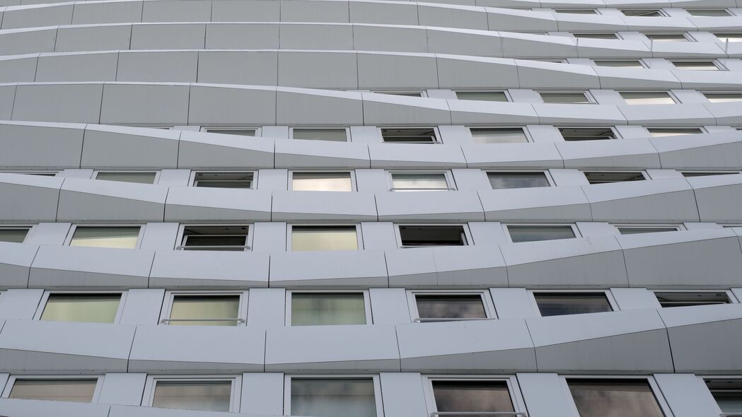高清4K建筑立面窗户浮雕白色壁纸，3840x2160超清背景图片下载