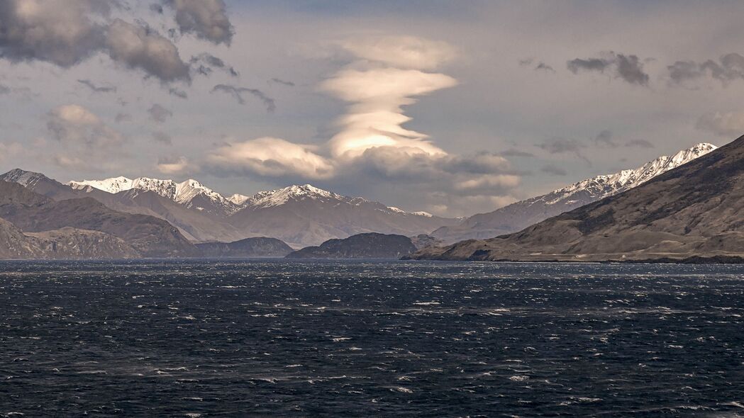 山海波云美景，4K超高清壁纸下载，3840x2160分辨率