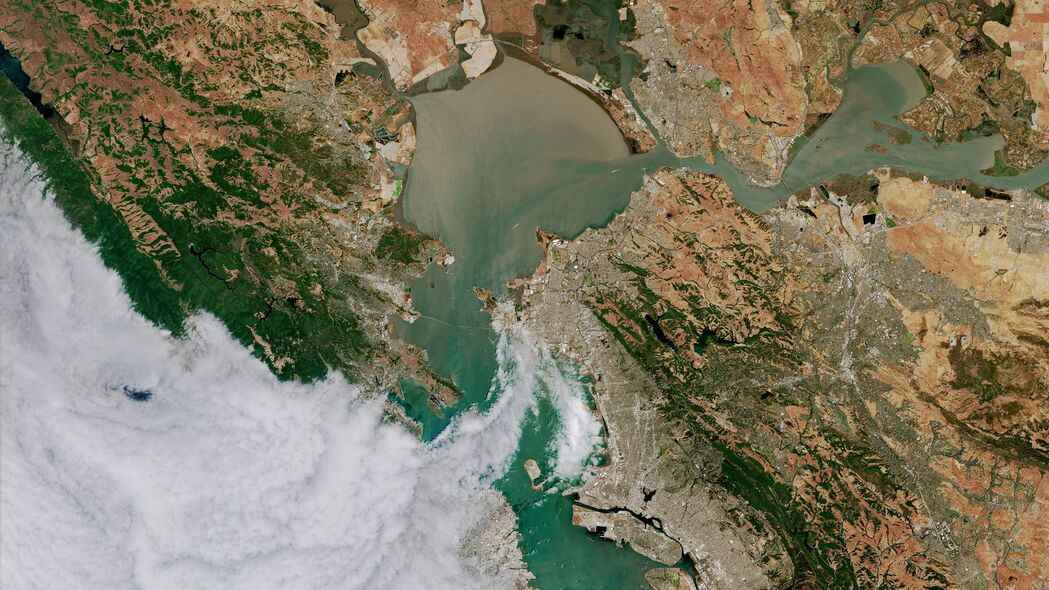 海湾鸟瞰，4K高清大海卫星图，3840x2160超清壁纸下载